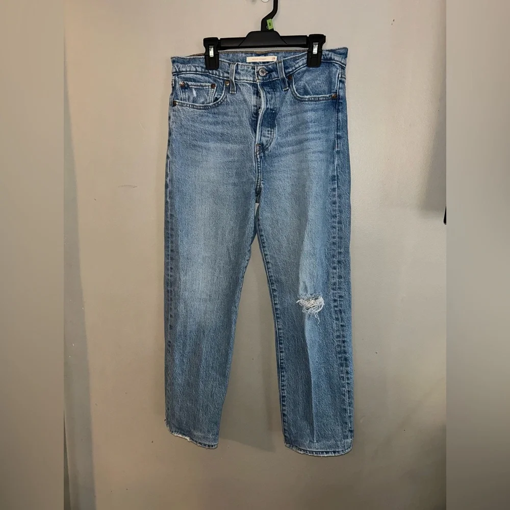 Levi’s Jeans - premium “wedgie straight” distressed medium blue button fly - Picture 3 of 13